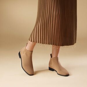 Vivaia Square-Toe Water-Repellent Ankle Boots (Ryan Pro)